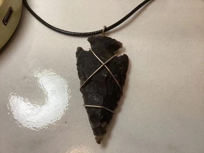 Colgante Collar Punta Flecha Ágata Tono Negro Claro  Foto 1 de 4