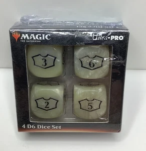 Official Magic the Gathering Ultra Pro 4 D6 Dice Set Planeswalker Loyalty Large - Afbeelding 1 van 3