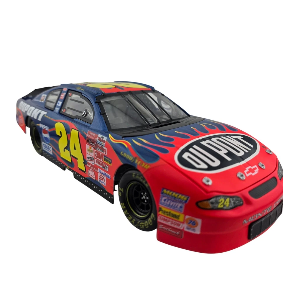 Action Jeff Gordon 24 DuPont 1:18 Diecast Car 2002 Monte Carlo usado Foto 1 de 4
