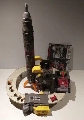 Transformers Siege War For Cybertron Trilogy Titan Class Omega Supreme complete - Image 1 of 4