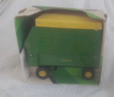 1/16 ERTL Big Farm John Deere Forage Wagon #510 NIB - Image 1 of 4