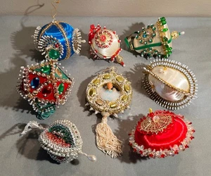 Lotto 8 paillettes vintage natalizie fantasia perline spille ornamenti fatte a mano angelo campana - Foto 1 di 14