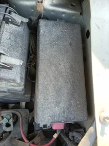 04 05 MERCURY MONTEREY Engine Fuse Box - Picture 1 of 1