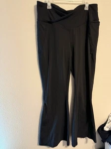 Pure Luxe Fabletics Oasis Cross Over - 1xl Leggings Acampanados en Negro  - Imagen 1 de 6