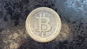 2018 Silver Shield Bitcoin 1 Ounce Silver Round - Picture 1 of 2