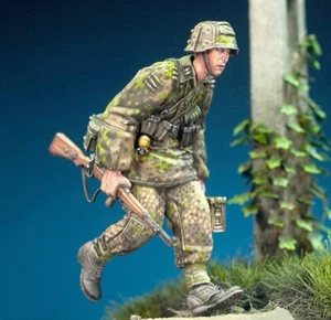 Rado 1/35 Under Fire SS-Sturmmann con Kar98k 12.SS-PzDiv HJ Normandía 1944 RDM35033 - Imagen 1 de 1
