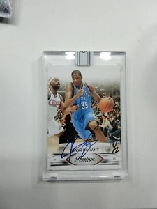 2009-10 Kevin Durant Replay Auto 1/2 On Card - Picture 1 of 10