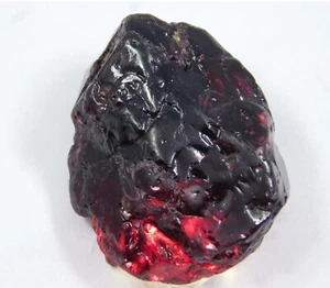 Natural 110.50 Ct Red Garnet Earth Mined Rough Loose Gemstone 31.3x23.8x14.2 MM - Picture 1 of 7