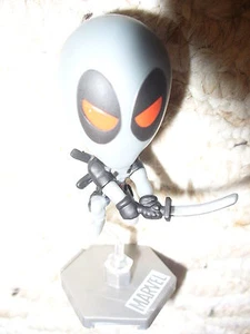 Marvel Original Minis Blip Deadpool 2" Bobblehead con soporte, diseño de traje gris #4 - Imagen 1 de 3