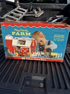 Fisher Price Play Family Farm Item 915 Original Box And Set Vintage - Picture 1 of 14