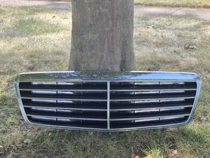 OEM 1998-2003 Mercedes Benz W208 CLK320 CLK430 Front Grill 2088800085 ORIGINAL - Picture 1 of 11