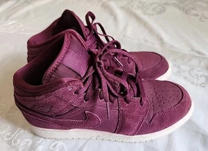 Nike Air Jordan Retro 1  Size 6Y Bordeaux Red - Picture 1 of 15