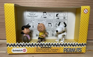 Schleich 22014 Snoopy Classic Scenery Pack - Picture 1 of 14