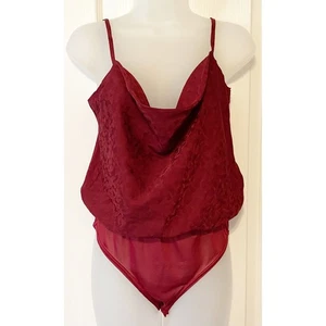 Neu mit Etikett She + Sky Damen-Trägertop-Body burgunderrot Wasserfallausschnitt Größe Small - Bild 1 von 8
