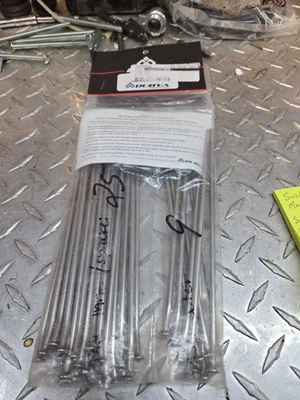 Bulldog - Radios traseros 33-9742 KTM GASGAS HUSQ, 18 pulgadas Foto 1 de 3