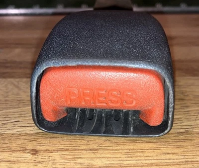 1996-2000 Chrysler Cirrus Stratus Breeze передний ремень безопасности приемник защелка слева и R - Изображение 1 из 4