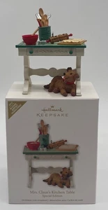 Mesa de cocina Hallmark Mrs. Claus's firmada por artista - Imagen 1 de 3