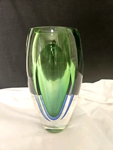Vintage Fifth Avenue Crystal LTD Art Glass 8.5”Vase Green Heavy Thick Vase - Picture 1 of 6