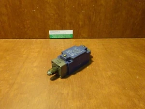 Telemecanique XCK-J H29 + ZCK-E67 limit switch - Picture 1 of 3