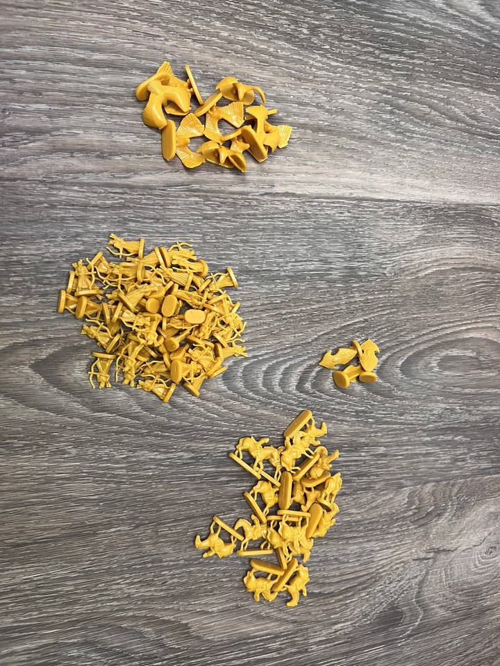 Lord of the Rings Risk Lotr Trilogy Board Game Replacement Yellow Pieces - Image 1 of 1