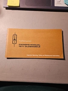 VINTAGE 1971 OLDSMOBILE OWNER'S MANUAL TORONADO 2ND PRINTING NICE - Picture 1 of 4