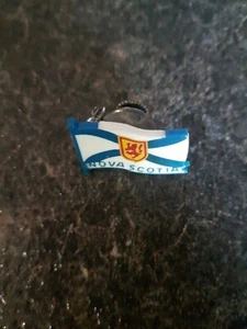 Nova Scotia Flag Lapel Pin Pinback FREE COMBINED SHIPPING - Picture 1 of 2
