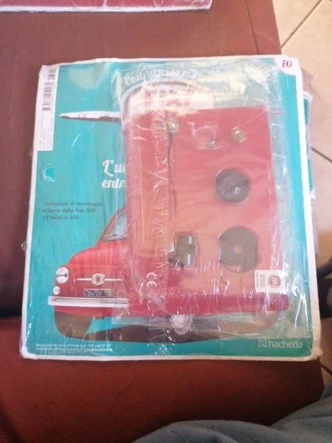 COSTRUISCI LA MITICA FIAT 500  HACHETTE Scala 1:7 Uscita N 10 - Immagine 1 di 1