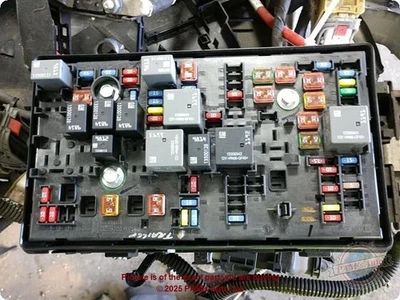 2015-2019 CHEVROLET COLORADO, GMC CANYON Fuse Box Engine OEM - Image 1 of 3