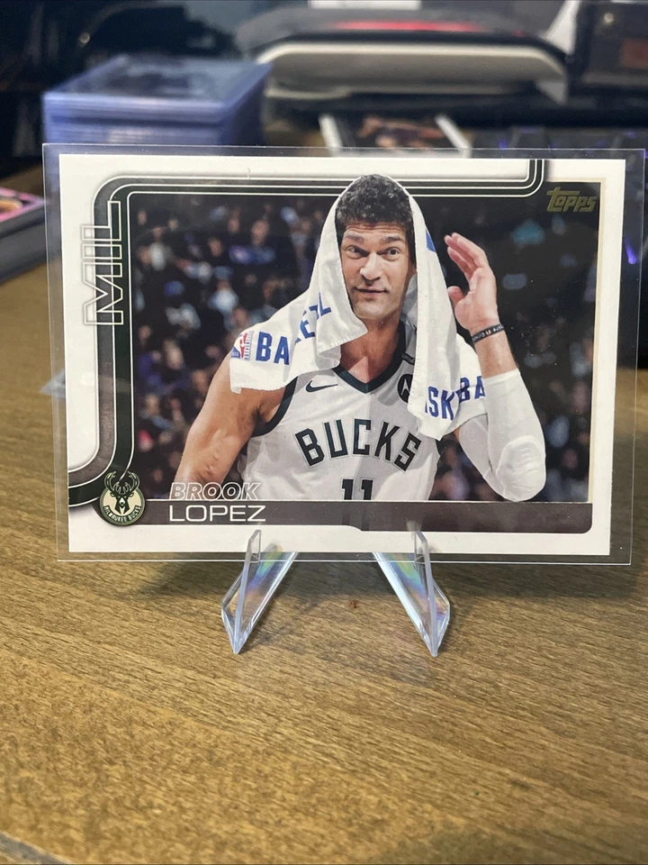 2025-26 Topps NBA Brook Lopez #58 Golden Mirror variación de imagen SSP Bucks Foto 1 de 2