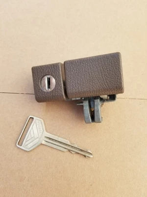 Mango de cierre de cerradura de guantera Toyota 4Runner 89-95 con llave.   Foto 1 de 3