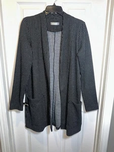 Weiche Strickjacke Alembika gestreift grau weiß Größe 2 mit Taschen - Bild 1 von 5