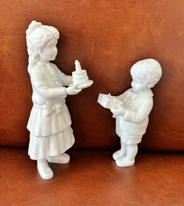Figurine compleanno Dept 56 Silhouette Treasures "Un regalo per te" #78605 - Foto 1 di 5