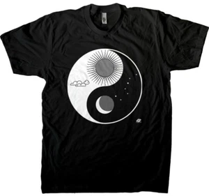 Yin Yang Symbol Mond und Sonne Taijitu Tao Tai Chi Herren T-Shirt - Bild 1 von 1