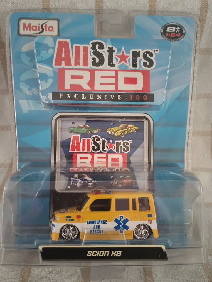 Ambulancia Maisto Scion XB 2008 All Stars roja exclusiva 100 Foto 1 de 4