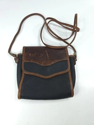 Bolso Bandolera Unisa de Cuero con Patrón de Guijarro Brasil con Parche CottageCore Foto 1 de 4