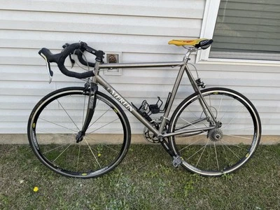 Bicicleta de Carretera Merlin Hecha en EE. UU. 57 cm Centro a Centro. Sin precio base Foto 1 de 2