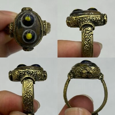 Ancienne bague romaine plaquée or belle mosaïque bleue en verre unique - Photo 1/4