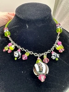 Collana Perline e Catena Rosa Caldo e Verde Vintage Spilla Metallo Spilla Spilla M-4646 - Foto 1 di 1