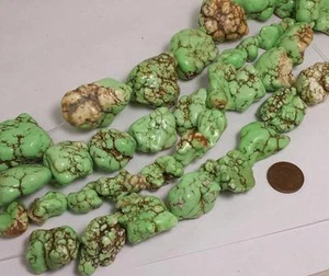 1/2 Pfund vorgebohrte große apfelgrüne Howlith-Nuggets/50 mm-40 mm (T754-W8) - Bild 1 von 1