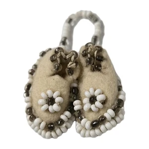 Vintage Miniatur Mini Puppenhaus Größe Perlen Wildleder Mokassins Künstler Made - Bild 1 von 7