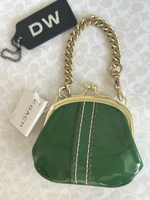 NUEVO CON ETIQUETAS COACH LTD HAMPTONS KISSLOCK MONEDERO CADENA CHAROL ESMERALDA 40504 Foto 1 de 4