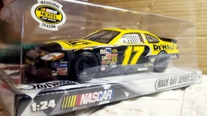 #17 Dewalt Matt Kenseth Hot Wheels Race Day Series 2004 Sealed 1/24 Diecast - Picture 1 of 6