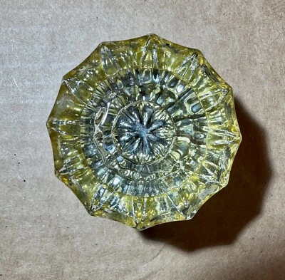 Perilla de puerta de cristal amarillo vintage de 12 puntos (sin latón) Foto 1 de 4