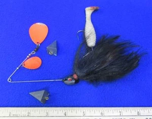 Manns Vintage Soft Bait Black Feathers Muskie & 2 Pyramid Sinkers 3 Stück - Bild 1 von 2