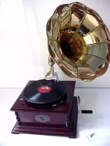 Funktionsfähiges Grammophon braun viereckig mit dekorativen Messingtrichter Deko - Bild 1 von 3