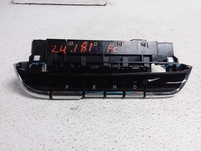 Palanca de cambios Lincoln Corsair 2022 estilo piano negro brillante/cromo  Foto 1 de 4