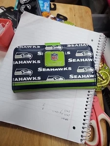 Loungefly NFL Seattle Seahawks Geldbörse Neu mit Etikett - Bild 1 von 8