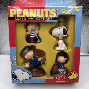 Peanuts Boxed PVC Gift Box Set Figures 3” Snoopy Charlie Brown Linus Lucy Snoopy - Picture 1 of 10