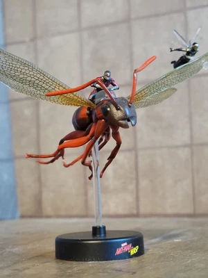 Hot Toys MMSC004 Ant-Man on Flying Ant and the Wasp Miniature - Image 1 of 4