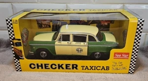 1/18 Sunstar Checker Taxi Cab 1981 Chicago Checker A11 Cab verde/crema - Imagen 1 de 7